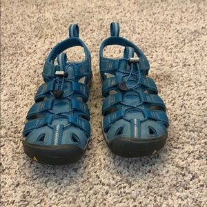 Blue women’s keens